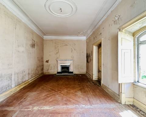 Prestígioso edifício histórico para renovar, 706 m2, no centro da cidade de Elvas.