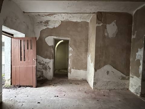 Prestígioso edifício histórico para renovar, 706 m2, no centro da cidade de Elvas.