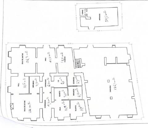 Moradia senhorial sumptuosa I construída em 1895 I 458 m2 I Terreno de 1 403 m2 I Para renovar I Vila de Santa Catarina