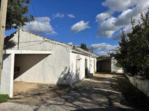 Quinta tradicional para renovar em São Brás de Alportel