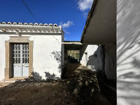 Quinta tradicional para renovar em São Brás de Alportel