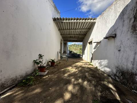 Quinta tradicional para renovar em São Brás de Alportel