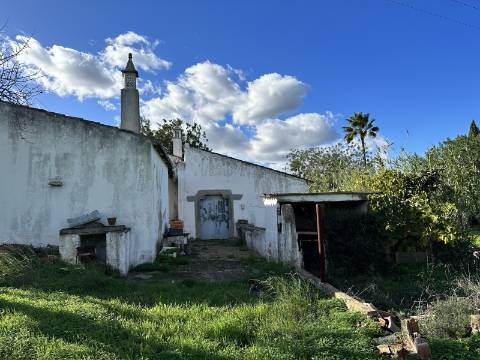 Quinta tradicional para renovar em São Brás de Alportel