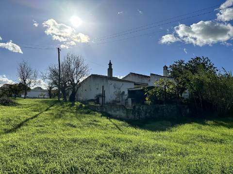 Quinta tradicional para renovar em São Brás de Alportel