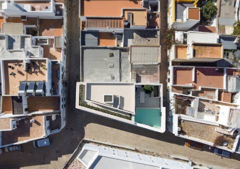Excepcional casa na Baixa com 4 quartos, piscina, terraços, e vista sobre a Ria Formosa