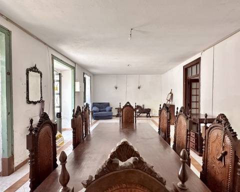 Moradia tradicional T2 com pátio e terraço no coração de São Brás de Alportel