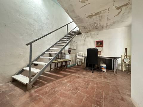 Moradia tradicional T2 com pátio e terraço no coração de São Brás de Alportel