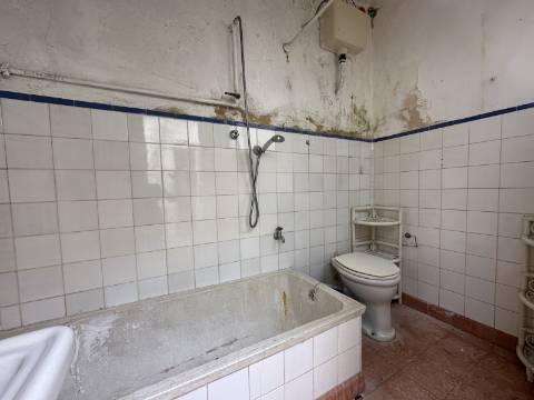 Moradia tradicional T2 com pátio e terraço no coração de São Brás de Alportel