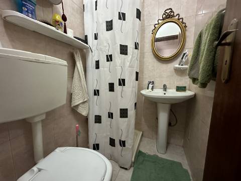 Moradia tradicional T2 com pátio e terraço no coração de São Brás de Alportel