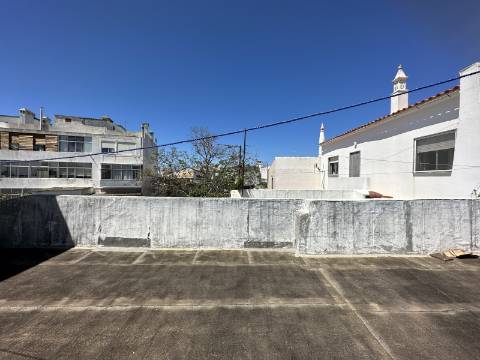 Moradia tradicional T2 com pátio e terraço no coração de São Brás de Alportel