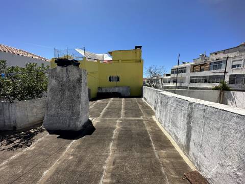 Moradia tradicional T2 com pátio e terraço no coração de São Brás de Alportel