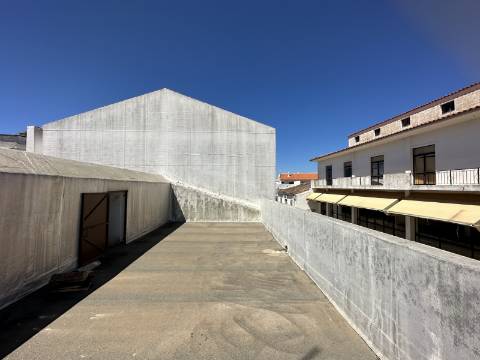 Moradia tradicional T2 com pátio e terraço no coração de São Brás de Alportel