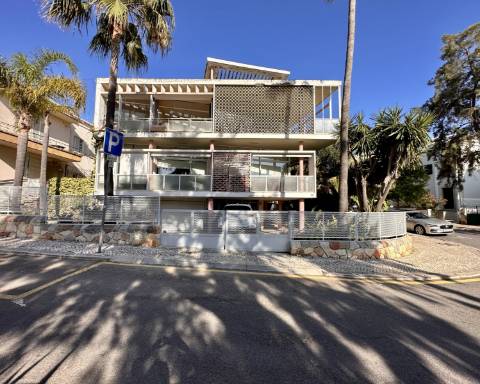 Apartamento I Casa Gago I Arquitetura modernista I T4 I Garagem I Faro