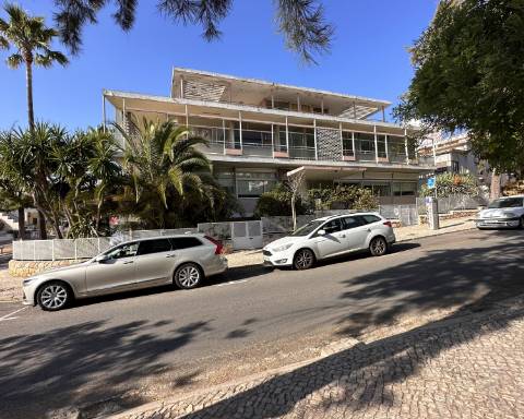 Apartamento I Casa Gago I Arquitetura modernista I T4 I Garagem I Faro