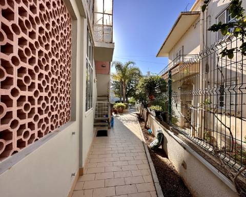 Apartamento I Casa Gago I Arquitetura modernista I T4 I Garagem I Faro