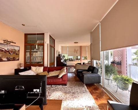 Apartamento I Casa Gago I Arquitetura modernista I T4 I Garagem I Faro