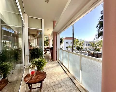 Apartamento I Casa Gago I Arquitetura modernista I T4 I Garagem I Faro