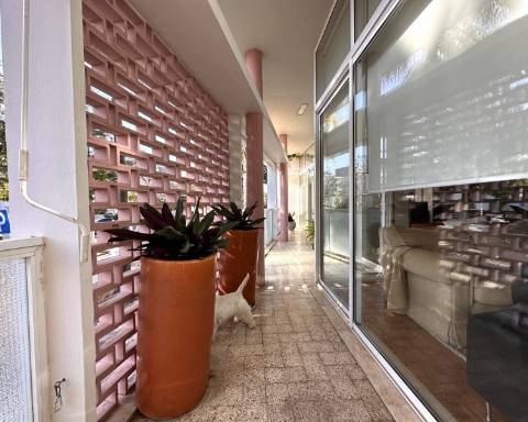 Apartamento I Casa Gago I Arquitetura modernista I T4 I Garagem I Faro