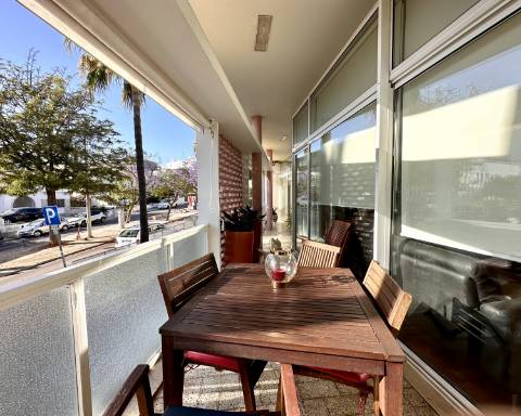 Apartamento I Casa Gago I Arquitetura modernista I T4 I Garagem I Faro