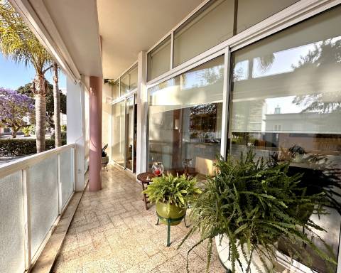 Apartamento I Casa Gago I Arquitetura modernista I T4 I Garagem I Faro