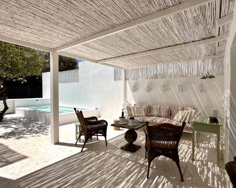 Casa tradicional cheia de charme, renovada, 3 quartos, pátio, tanque, perto das praias, Vila Nova de Cacela