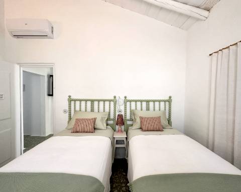 Casa tradicional cheia de charme, renovada, 3 quartos, pátio, tanque, perto das praias, Vila Nova de Cacela