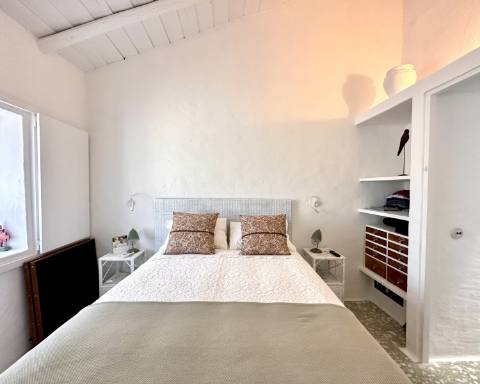 Casa tradicional cheia de charme, renovada, 3 quartos, pátio, tanque, perto das praias, Vila Nova de Cacela