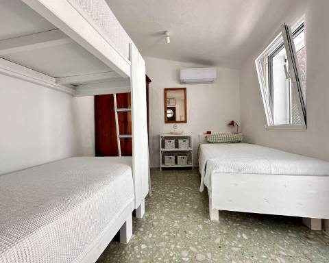 Casa tradicional cheia de charme, renovada, 3 quartos, pátio, tanque, perto das praias, Vila Nova de Cacela