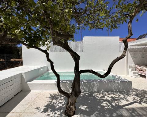 Casa tradicional cheia de charme, renovada, 3 quartos, pátio, tanque, perto das praias, Vila Nova de Cacela