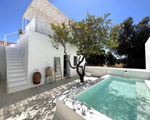 Casa tradicional cheia de charme, renovada, 3 quartos, pátio, tanque, perto das praias, Vila Nova de Cacela