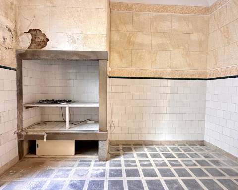 Maravilhoso edifício I Para renovar I T 4 I Centro histórico de Olhão.