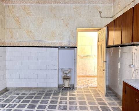 Maravilhoso edifício I Para renovar I T 4 I Centro histórico de Olhão.