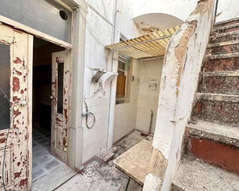 Maravilhoso edifício I Para renovar I T 4 I Centro histórico de Olhão.