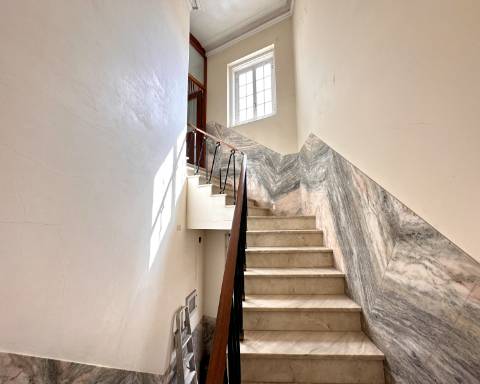 Maravilhoso edifício I Para renovar I T 4 I Centro histórico de Olhão.