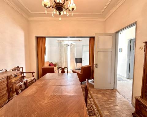 Maravilhoso edifício I Para renovar I T 4 I Centro histórico de Olhão.