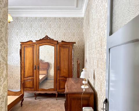 Maravilhoso edifício I Para renovar I T 4 I Centro histórico de Olhão.