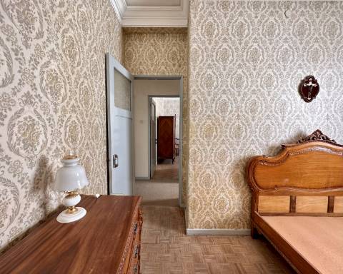 Maravilhoso edifício I Para renovar I T 4 I Centro histórico de Olhão.