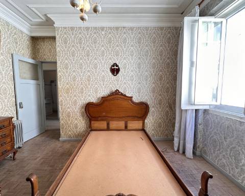 Maravilhoso edifício I Para renovar I T 4 I Centro histórico de Olhão.