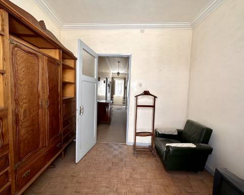 Maravilhoso edifício I Para renovar I T 4 I Centro histórico de Olhão.