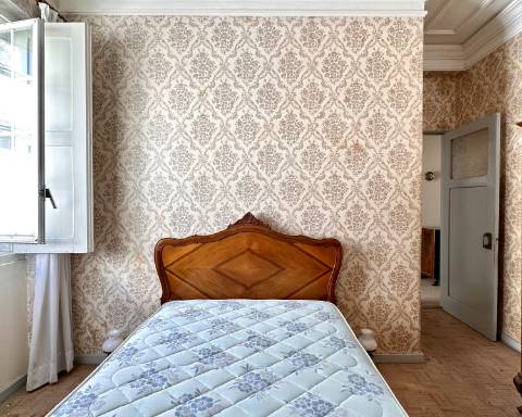 Maravilhoso edifício I Para renovar I T 4 I Centro histórico de Olhão.