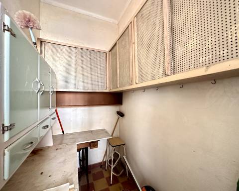 Maravilhoso edifício I Para renovar I T 4 I Centro histórico de Olhão.