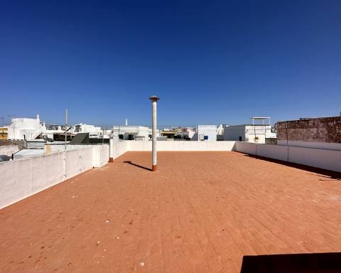 Maravilhoso edifício I Para renovar I T 4 I Centro histórico de Olhão.