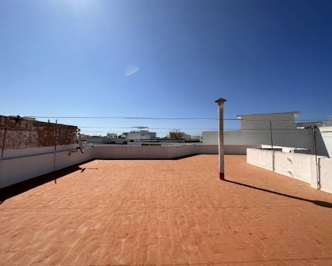 Maravilhoso edifício I Para renovar I T 4 I Centro histórico de Olhão.