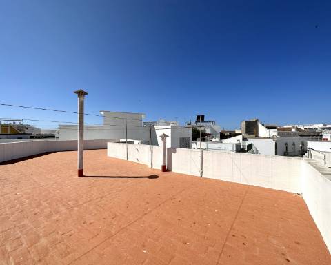 Maravilhoso edifício I Para renovar I T 4 I Centro histórico de Olhão.