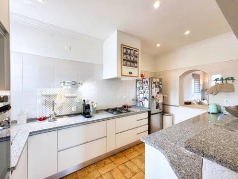 Maravilhosa moradia de 5 quartos com incríveis vistas ininterruptas sobre o mar situada perto da cidade de Santa Bárbara de Nexe