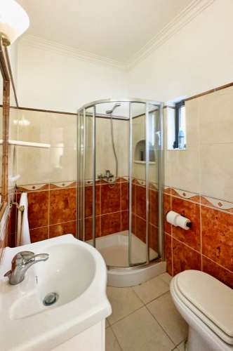 Maravilhosa moradia de 5 quartos com incríveis vistas ininterruptas sobre o mar situada perto da cidade de Santa Bárbara de Nexe