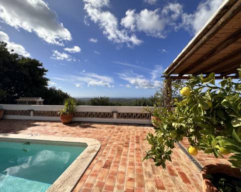 Maravilhosa moradia de 5 quartos com incríveis vistas ininterruptas sobre o mar situada perto da cidade de Santa Bárbara de Nexe