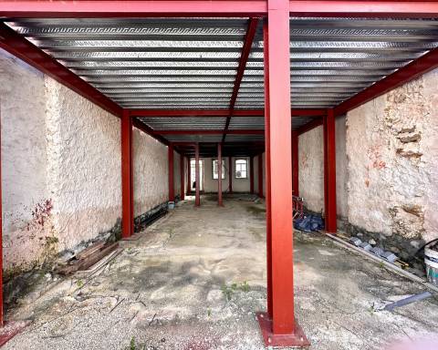 PROJETO APROVADO | Casa geminada tradicional para renovação completa I 3 quartos I Pátio I Piscina I Açoteia I Olhão