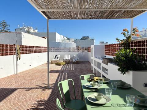 Moradia tradicional I T3 I Renovada I Terraço I Piscina I Baixa I Olhão