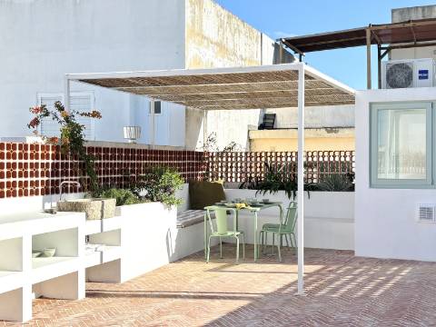 Moradia tradicional I T3 I Renovada I Terraço I Piscina I Baixa I Olhão